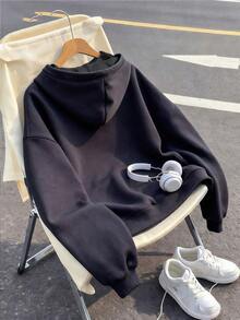 青少年男童休闲简约狼头印花长袖连帽宽松卫衣，厚度适中，适合秋冬季节穿着，日常穿着、聚会、上学、参加音乐节、度假、通勤皆宜。可作为礼物送给家人、男友、女友、朋友，也是女孩冬季必备单品。 - 深灰色 - 查看 3