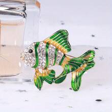 Gold-Tone Goldfish Brooch With Rhinestones, Enamel & Intricate Fish Design, Ocean-Inspired Pin For Beach Outfits, Summer Parties, Ideal Gift For Seafood Enthusiasts & Jewelry Lovers - màu xanh lá - Xem 8