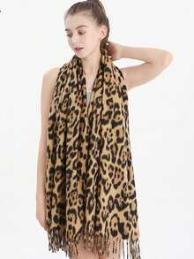 1 pieza Chal de punto con flecos y estampado de leopardo para mujer, bufanda de imitación de cachemira cálida y resistente al viento, bufanda de estampado de leopardo de imitación de cachemira para mujer en otoño/invierno, chal grande estampado, calentador de cuello de estilo europeo y americano, regalo para padres, amigos, parejas, adecuado para Halloween, Navidad, regalos festivos