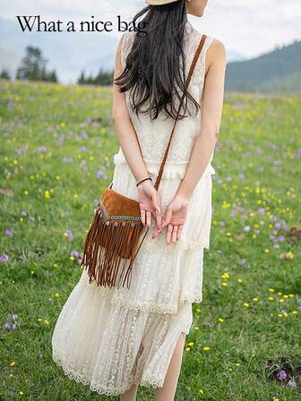 新款独特设计欧美风仿麂皮流苏斜挎包，时尚单肩包，适合旅行、购物、休闲使用，复古小方哑光皮革流苏斜挎包