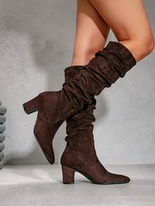 女士时尚热销尖头褶皱高跟绒面革和皮革过膝黑色套脚靴，秋冬款 - 咖啡 - 查看 3