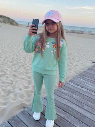 Conjunto de sudadera y pantalón jogger acanalado con estampado de flores, abejas y libélulas para niñas jóvenes