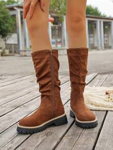 棕色过膝长靴，西部风格女士褶皱过膝长靴，套穿式设计，麂皮绒面料，舒适平底，优雅百搭，秋冬款