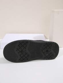 新款百搭女士休闲运动鞋，小众舒适休闲鞋，学生厚底运动鞋，黑色时尚鞋