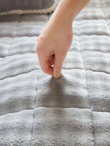 1PC Solid Color Quilted Bed Cushion, Soft Tafu Velvet Mattress Protection Cover, Mattress Cover, Minimalist Imitation Rabbit Hair Anti Slip Mattress, 4-Corner Elastic Strap Design, Suitable For Families, Dormitories, Hotels, Hospitals, Nursing Homes, Camping, Single Beds, Double Beds, Queen Beds, Standard Beds, As Well As Spring Mattresses, Foldable Storage, Easy To Maintain, Can Be Used All Year Round - Light Grey - View 7