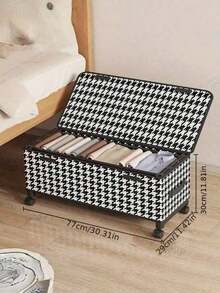 1个带轮床底收纳箱，透明防尘盖，家居衣物收纳，是宿舍和小户型公寓的理想之选。这款节省空间的滚动收纳箱带有透明视窗，轻巧便携，可收纳换季衣物、鞋子、配饰和内衣。方便取用，优化衣柜空间，让杂物井然有序，同时方便快速取用。兼容衣架、行李箱和搁板。整洁的透明盖提升房间美感，防尘设计，坚固的轮子确保移动顺畅，紧凑的体积最大限度地利用了狭小空间。 - 彩色 - 查看 8