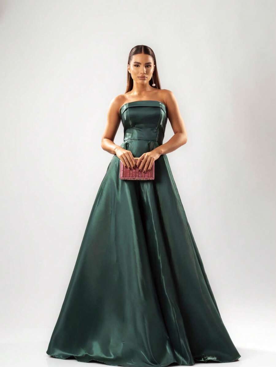 Glamour In Zibeline. A Party Dress With The Luxurious Shine And Texture Of The Fabric, Highlighting The Strapless Design With A Sweetheart Bust And The Sensuality Of The Maxi Side Slit. A Striking Choice. Simple, Elegant Party Dress. Ruched. Zipper. Backless. Formal And Evening Wedding Dress. - 翠 - 查看 1