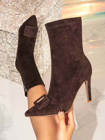 Vinterstövlar med spetsiga tår och stilettspänne, feststövlar med mångsidiga, moderiktiga, elastiska, eleganta korta stövlar, höga klackar