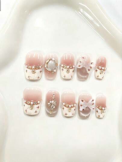 10 件短方形手工按压指甲，适合派对和日常佩戴。粉色指甲，闪亮明亮，可爱蝴蝶结，易于佩戴 10 件 Y2K 手工按压指甲，秋季指甲，秋季风格，适合女孩和女士节日派对和日常佩戴