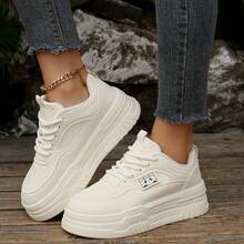 时尚百搭的女士厚底增高白色运动鞋，高品质，韩版风格，学生休闲厚底鞋