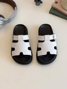 6-15 Jahre Jungen & Mädchen Sandalen, 1 Paar, Kinderstil, weiße Schnallen-Dekoration mit Buchstaben-Design, bequem & atmungsaktiv, offene Zehenpartie, dicke Sohle, flacher Absatz, lässiger Stil, Kinder Sandalen Pantoffeln, geeignet für den täglichen Gebrauch, Outdoor-Spiele, Strand / Sommer universell (Größe fällt klein aus, Empfehlung eine Nummer größer wählen) - Weiss - Übersicht 6