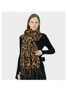1 pieza Chal de punto con flecos y estampado de leopardo para mujer, bufanda de imitación de cachemira cálida y resistente al viento, bufanda de estampado de leopardo de imitación de cachemira para mujer en otoño/invierno, chal grande estampado, calentador de cuello de estilo europeo y americano, regalo para padres, amigos, parejas, adecuado para Halloween, Navidad, regalos festivos