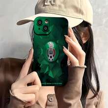 Funda para teléfono con el emblema de la Selección Mexicana de Fútbol, compatible con teléfonos ,  17,  16 Pro Max,  15 Pro Max,  13 y  12. Fabricada en TPU, ofrece protección contra golpes y caídas. Ideal para aficionados al fútbol, entusiastas del deporte, regalos para el día del partido y celebraciones patrióticas. - Negro - Ver 1