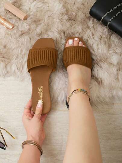 Sandalia blanca plana, sandalia cuadrada mujer, sandalia negra, zapatos de verano mujer, sandalia tira textil tejido sandalias pedreria elegantes, slip-on mujer, sandalia estética Y2K, sandalia clean look, zapato plano de pala ancha, sandalia con banda ancha tejida.