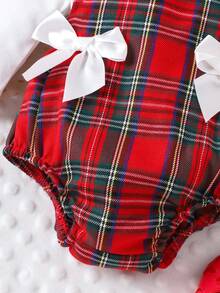 2 piezas Conjunto de niña bebé con blusa de manga larga con cuello Peter Pan blanco + pantalones cortos a cuadros, otoño/invierno