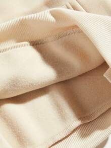 Áo nỉ chui đầu có mũ trùm đầu thời trang thu đông dành cho nữ, áo thường ngày lót giữ nhiệt mềm mại và thoải mái. Áo nỉ chui đầu lót giữ nhiệt thời trang dành cho nữ với họa tiết in phong cách sinh viên, toát lên vẻ trẻ trung, năng động. Thích hợp mặc khi chạy bộ, thường ngày, tụ tập, tiệc tùng, v.v. - Màu be - Xem 6