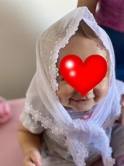 VÉU TAMANHO BEBÊ 4430 - (MEDIDA DE 1,00 X 35 CM) - FORMATO BICO (2 PONTAS) - ACOMPANHA O PORTA VÉU.