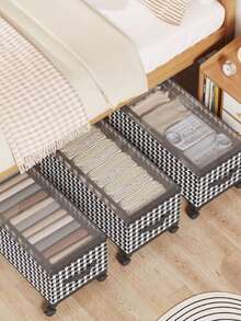 1个带轮床底收纳箱，透明防尘盖，家居衣物收纳，是宿舍和小户型公寓的理想之选。这款节省空间的滚动收纳箱带有透明视窗，轻巧便携，可收纳换季衣物、鞋子、配饰和内衣。方便取用，优化衣柜空间，让杂物井然有序，同时方便快速取用。兼容衣架、行李箱和搁板。整洁的透明盖提升房间美感，防尘设计，坚固的轮子确保移动顺畅，紧凑的体积最大限度地利用了狭小空间。 - 彩色 - 查看 5