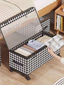 1个带轮床底收纳箱，透明防尘盖，家居衣物收纳，是宿舍和小户型公寓的理想之选。这款节省空间的滚动收纳箱带有透明视窗，轻巧便携，可收纳换季衣物、鞋子、配饰和内衣。方便取用，优化衣柜空间，让杂物井然有序，同时方便快速取用。兼容衣架、行李箱和搁板。整洁的透明盖提升房间美感，防尘设计，坚固的轮子确保移动顺畅，紧凑的体积最大限度地利用了狭小空间。 - 彩色 - 查看 6