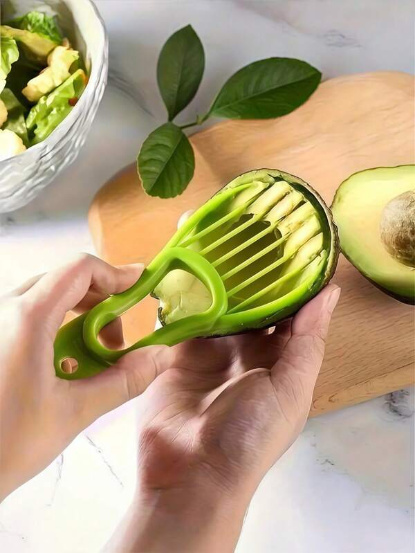 Trancheuse à avocat et extracteur de noyau 2-en-1 - Outil de cuisine durable en polypropylène avec lame crantée pour une découpe précise, un épluchage facile et une préparation d'avocat sans tracas, design compact pour une utilisation à la maison et au restaurant, accessoire culinaire, préparation de fruits, manche ergonomique, ustensile facile à nettoyer, matériau en polypropylène