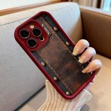 Carcasa de teléfono con diseño de cuero vintage marrón oscuro con remaches y costuras para iPhone estilo retro elegante uso diario y moda urbana - Burdeos - Ver 6