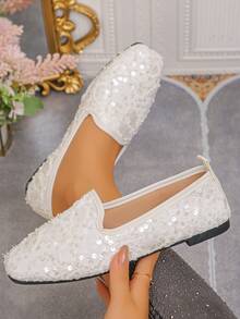 欧美风女式白色蕾丝亮片低帮软底乐福鞋，适合工作通勤、春秋季日常穿着、节日派对等场合，女士平底芭蕾鞋，随机图案 - 白色蕾絲布 - 查看 2