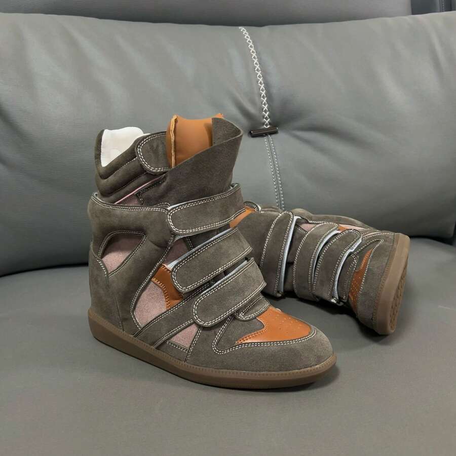 New 2026 Hidden Height-Increasing High-Top Women's Shoes, Color-Matching Flat Casual Sneakers. Designer High-Top Shoes For Women For All Seasons, Body-Hugging Casual Sports Shoes, Versatile White Shoes With A Thick Black Sole. 7 Cm Internal Heel Lift, Women's Ankle Boots, High-Top Models For Petite Sizes. - 卡其色 - 查看 1