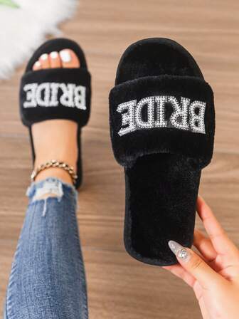 2025秋冬新款女士平底露趾保暖水钻珍珠绒面新娘平底拖鞋，适合女性、母亲节、卧室、母亲节、护士节、妇女节等场合穿着。秋冬TPR防滑鞋底卧室拖鞋，毛绒黑色时尚性感女士家居拖鞋。