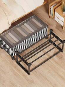 1个带轮床底收纳箱，透明防尘盖，家居衣物收纳，是宿舍和小户型公寓的理想之选。这款节省空间的滚动收纳箱带有透明视窗，轻巧便携，可收纳换季衣物、鞋子、配饰和内衣。方便取用，优化衣柜空间，让杂物井然有序，同时方便快速取用。兼容衣架、行李箱和搁板。整洁的透明盖提升房间美感，防尘设计，坚固的轮子确保移动顺畅，紧凑的体积最大限度地利用了狭小空间。 - 彩色 - 查看 4