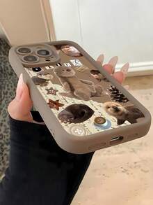 Funda de peluche adorable con forma de nutria que te hará sonreír y te llenará de alegría. Compatible con teléfonos ,  17,  16 Pro Max,  15 Pro Max,  13 y  12. Fabricada en TPU, ofrece protección contra golpes y caídas. Regalo perfecto para familiares, amigos, novios, Día de Muertos y Halloween. - Marrón - Ver 4