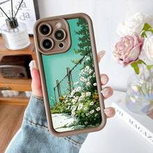Cubierta de telefono con borde negro diseño de campo de margaritas y valla de madera para iPhone 14 Pro Max estilo natural fresco ideal para uso diario y viajes - Café integral - Ver 2