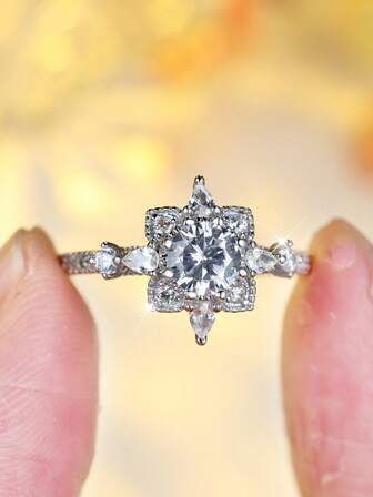 1枚独特迷人的圆形合成立方氧化锆女士925纯银戒指，适合派对/生日/订婚/结婚/周年纪念日等场合，也可日常佩戴。