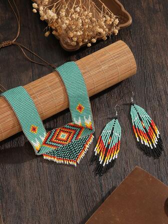 Conjunto de collar con borlas de cuentas hecho a mano, collar estilo bohemio, collar con colgante de borla de color retro, pendientes a juego con colgante de borla, accesorios de moda para mujer, collar verde, longitud ajustable, versátil para uso diario y vacaciones, nueva colección de invierno, cadena de suéter, regalo ideal para fiestas