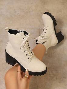 时尚舒适的白色踝靴，采用厚实防滑绒面革制成，适合秋冬季节，室内外均可穿着。 - 杏色 - 查看 3