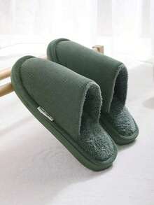 Pantufas masculinas de casal, com estampa patchwork em cores contrastantes, forro de pelúcia e solado grosso, perfeitas para uso interno, ideais para o outono/inverno. - Verde escuro - Ver 6