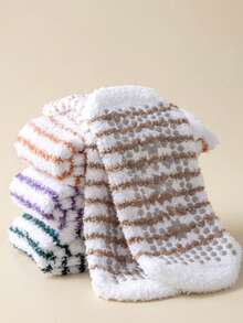 Random 1/3 Pairs Women's Striped Coral Fleece Socks With Anti-Slip Silicone Maple Leaf Pattern Floor Socks, Warm And Comfortable Soft Home Socks, Suitable For Indoor Wear In Winter - Multicolor - View 3