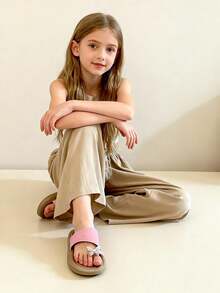 1 Pair Of Summer New Water Diamond Patterned Artificial Leather Open-Toe Flat Girls' Flip-Flops. Sweet Slippers Are Suitable For Children Aged 3 To 15 To Wear At Home For Relaxation And When Going Out - Pink - View 2