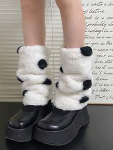 زوج من دفايات الساق المزينة بالفيونكة والطبعة النمرية الناعمة للنساء من ثقافة Y2K