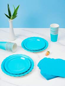一套浅蓝色花瓣形一次性餐盘、餐巾纸和杯子，可供8位客人使用，适合生日、婚礼、派对、家庭野餐等场合。 - 彩色 - 查看 4