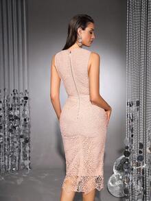 Bernatova Vestido midi de renda rosa sem mangas, sexy e romântico, com decote em V profundo, ideal para ocasiões especiais. Elegante e ajustado, perfeito para festas. - Rosa - Ver 7