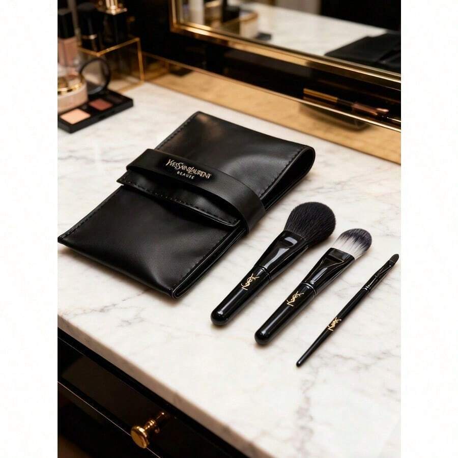 Yves Saint Laurent Wielofunkcyjny pędzel do makijażu – do nakładania różu i podkładu bez smug, niezbędny w podróży YSL-Gift-10