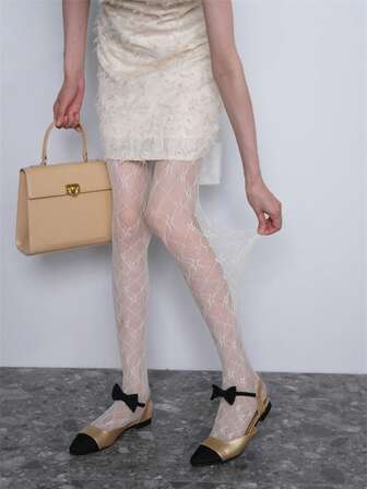 1 Pair Women's High-End French Retro Lace Rose Patterned Pantyhose, High Elasticity Skinny Tights, Sheer Hollow-Out Design For Slimming