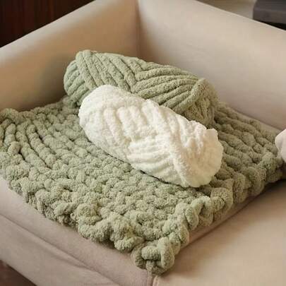 2 Skeins/500g Super Chunky Yarn - Ultra Soft Chenille Texture, Thick Plush Craft Yarn, Suitable For Knitting, Crocheting, Arm Knitting. Machine Washable And Non-Shedding. Great For Making Blankets, Hats, Pet Beds, Home Decor And More. Multiple Colors Available - Perfect Gift For Knitting Enthusiasts. 8 Colors Super Chunky Yarn. Single Skein Thick Acrylic Yarn. Ice Cream Grade Chenille Yarn. Winter Craft Supplies, DIY Home Projects, Knitting Accessories, Handmade Yarn.