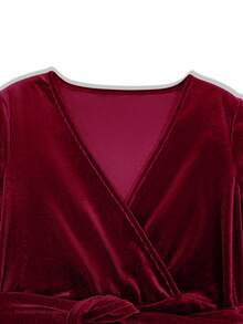 Elegant Women's Long Vintage V-Neck Belted Bowknot Dress - Fitted Silhouette, Perfect For Parties And Social Events - Minimalist Vintage Style - The Perfect Choice For Christmas