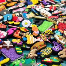 随机10/20/30/40/50个鞋饰凉鞋吊坠纽扣原创鞋钉鞋子装饰礼物送给朋友，生日礼物适合家人、朋友和同学