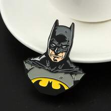 Warner Bros 华纳兄弟 1 件装创意动漫卡通胸针 时尚蝙蝠侠珐琅别针金属徽章饰品服装背包配饰礼品 - 均碼 - 查看 7