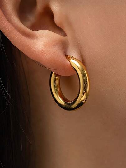 YUNCHUN 一对简约圆形耳环，小巧精致，适合女性日常通勤、叠戴，简约优雅，时尚百搭，是日常或派对的理想配饰，也是一份精致的礼物之选。