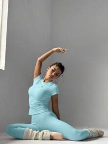 FWH 1. Cute Solid Color Crop Top, Stretchy Fitted Round Neck Sweet Fashionable Versatile Jacket, Elegant High Waist Slim Casual Tummy Control Daily Basic Dancewear Leg Lengthening Butt Lifting Street Running Yoga 2-Piece Set, Spring/Summer - 藍色 - 查看 8