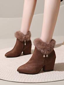 Giày bốt cổ ngắn nữ mũi nhọn gót dày mới mùa Thu/Đông 2025, bốt cao gót ấm áp phối lông giả, khóa kéo bên hông. - màu nâu - Xem 6