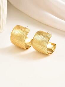 1 Pair Minimalist Textured Geometric Exaggerated C-Shape Stud Earrings, Suitable For Women's Daily Wear - Gold - View 2